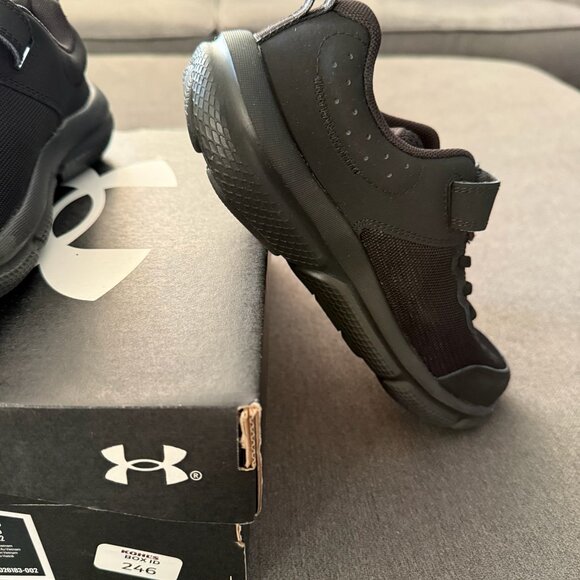 EUC Under Armour Kids Black BPS Assert 10 AC Size 3Y - Picture 4 of 8